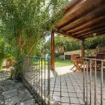 Alessandra Garden Hideaway Simius