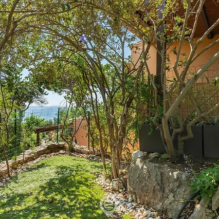 Alessandra Garden Hideaway