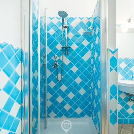 Alessandra Garden Hideaway Simius